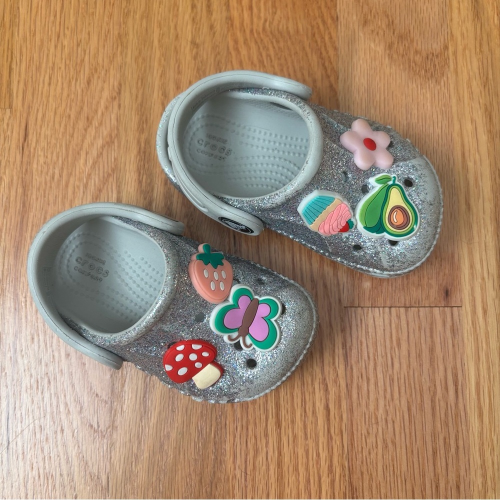 Silver Glitter Crocs Toddler‎ Size C4 – Adorable with Charms Included! 🌈✨
